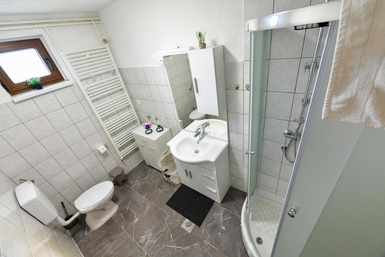 Apartman Plum Plitvice Drežnik Grad Exteriör bild