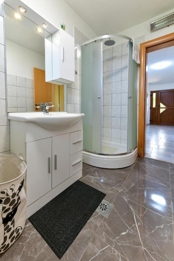 Apartman Plum Plitvice Drežnik Grad Exteriör bild